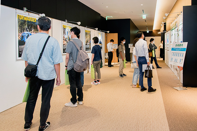 通路内展示パネル③